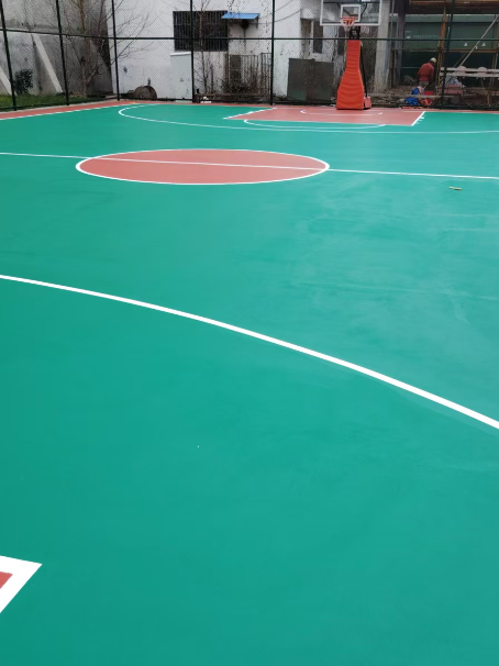 贾汪 球场长期使用易出现地面开裂